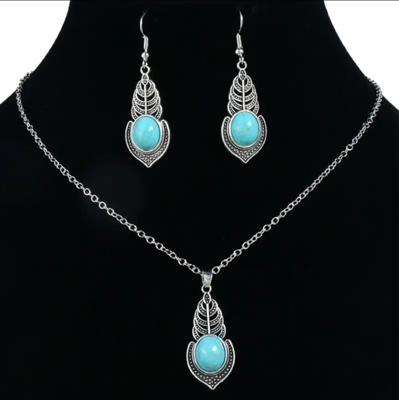 NWT Vintage Boho Antique Silver Pendant Necklace Set with Rhinestone Decor - Picture 2 of 5
